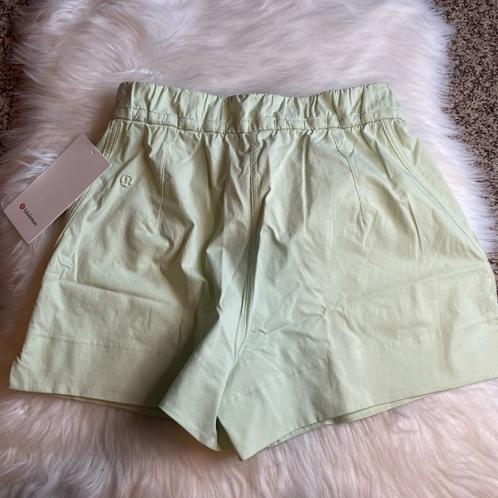 Lululemon Cinchable Waist High-Rise Woven Shorts 3.5” KOGR Green S Small NWT - Picture 4 of 4